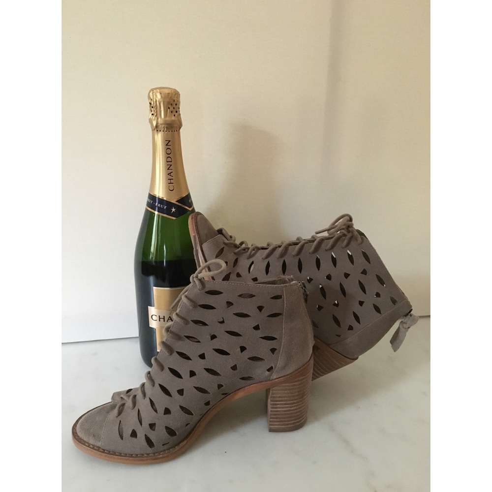 🌴Suede Peep Toe Ankle Boots Gianni Bini🌴